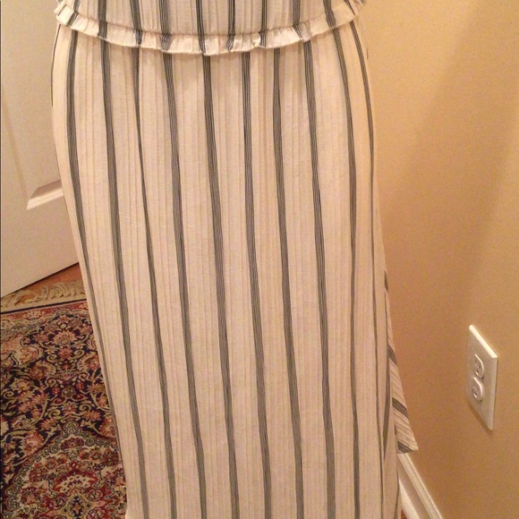 Pleated asymmetrical skirt - Picture 1 of 4